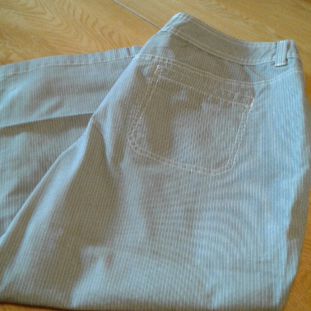Womans Capris